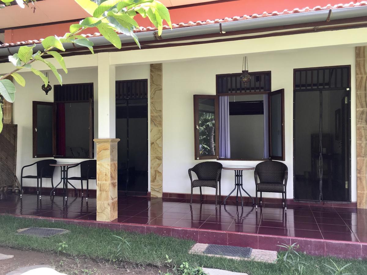 The Papalagi Resort Gili Gede Exterior foto